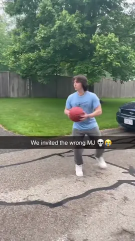 Did they get the right MJ 😭 @Pat Bev Pod (via:@Off the Coast @My Uncle’s Closet) 