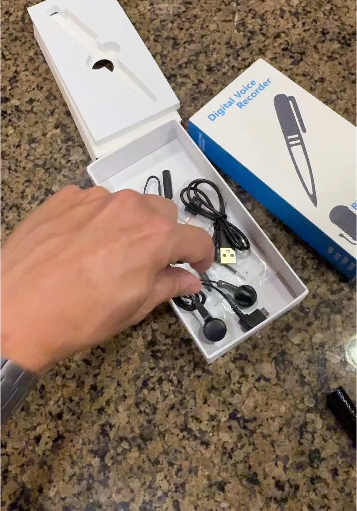 This is a #smartdigitalvoicerecordingpen that you can get now! This is awesome and well worth it for so many situations! Must see! #kahlaDeals #Kahlatalk #Kahlatech #TikTokShopCreatorPicks #tiktokshopmemorialday #SummerTurnUpEOB #OutDoorFun