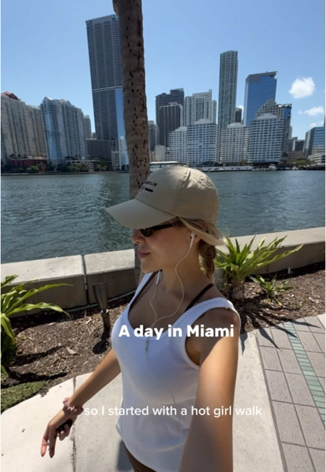 Being a stay at home daughter is a full time job💅🏼🫡                                    #miamibeach #miamivlog #thingstodo #inmiami #brickell #nightout #recommendations #miamigirl #Vlog #italianrestaurant #puravida 
