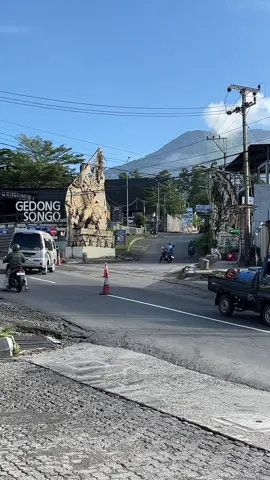 Gedongsongo pagi hari…..  #beranda #viralvideo #viraltiktok #fyppppppppppppppppppppppp #fypage #video #videoviral #pegunungan #view #bandungan #bandungansemarang 
