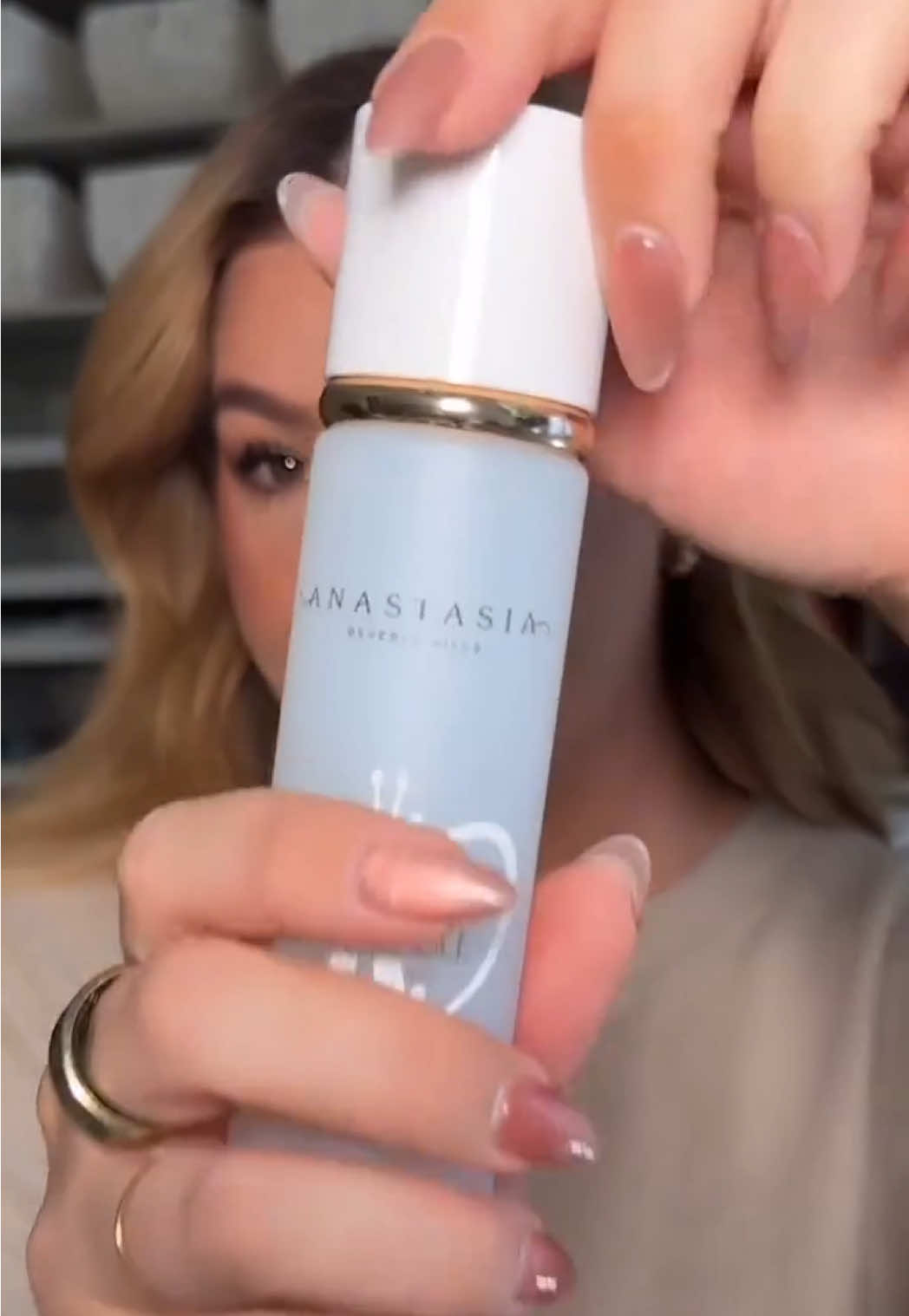 Blurring pores and evening out texture in one pass??? 🤯Impeccable in shade 2N on @vanezznezz is actually magic 🪄 #ABHImpeccable #AnastasiaBeverlyHills #makeup #foundation #makeuptok #summermakeup #springmakeup #acneproneskin #blurring #GlowUp