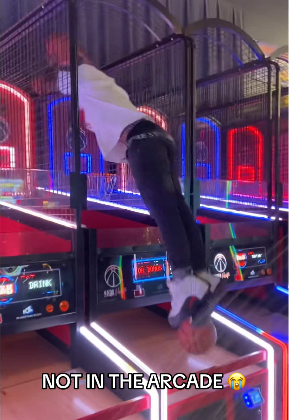 How many points is this?? 🤣🤦‍♂️ (@BayBay Entertainment) #fail #basketball #bball #hoops #arcade 