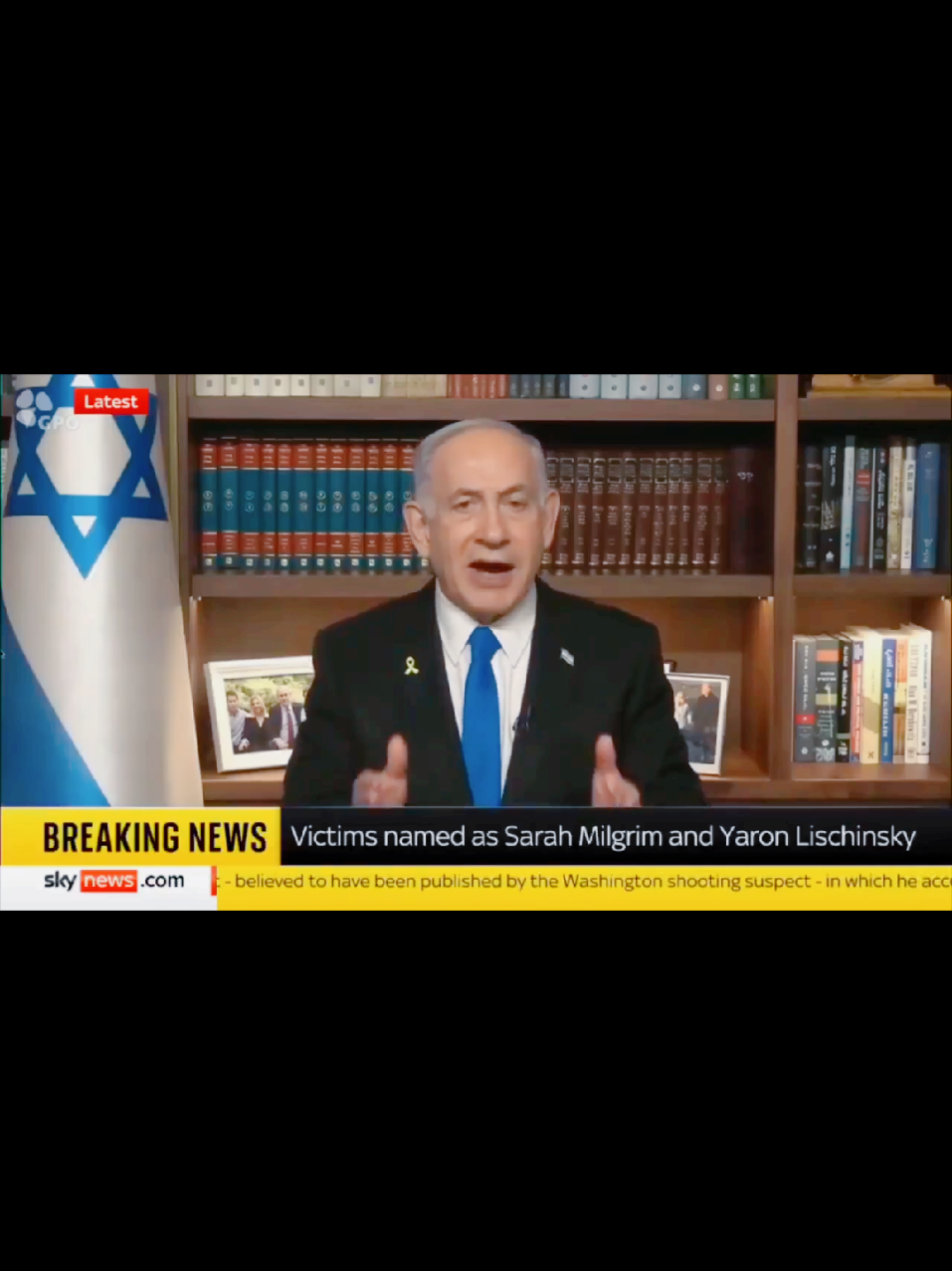 PM Israel Mileikowsky atau yang lebih dengan nama Benjamin Netanyahu menyatakan bahwa Free Palestine sama dengan Heil Hitler. Padahal slogan Free Palestine pada awalnya adalah milik Yahudi Nasionalis yang ingin memerdekakan Palestina dari cengkeraman Inggris Raya. Slogan ini baru dipopulerkan lagi setelah Intifada ke 2 agar bisa dipahami oleh khalayak Barat. Jadi dengan sadar, Mileikowsky telah mencemarkan perjuangan para nasionalis baik Israel dan Palestina. Serta dengan sangat berbahaya, melabeli para pejuang kemerdekaan Palestina sebagai fasis. Hasbunallah wa ni'mal wakil. #FreePalestine 