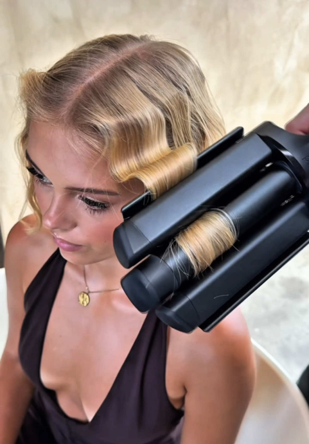 Looking for bob hairstyle inspo? 💁🏼‍♀️ Achieve undone glossy, frizz-free waves in minutes with our new triple barrel waver.   Tag your bob hair queens! 🖤 #ghdhair #ghdwave #ghdwaves #mermaidhair 
