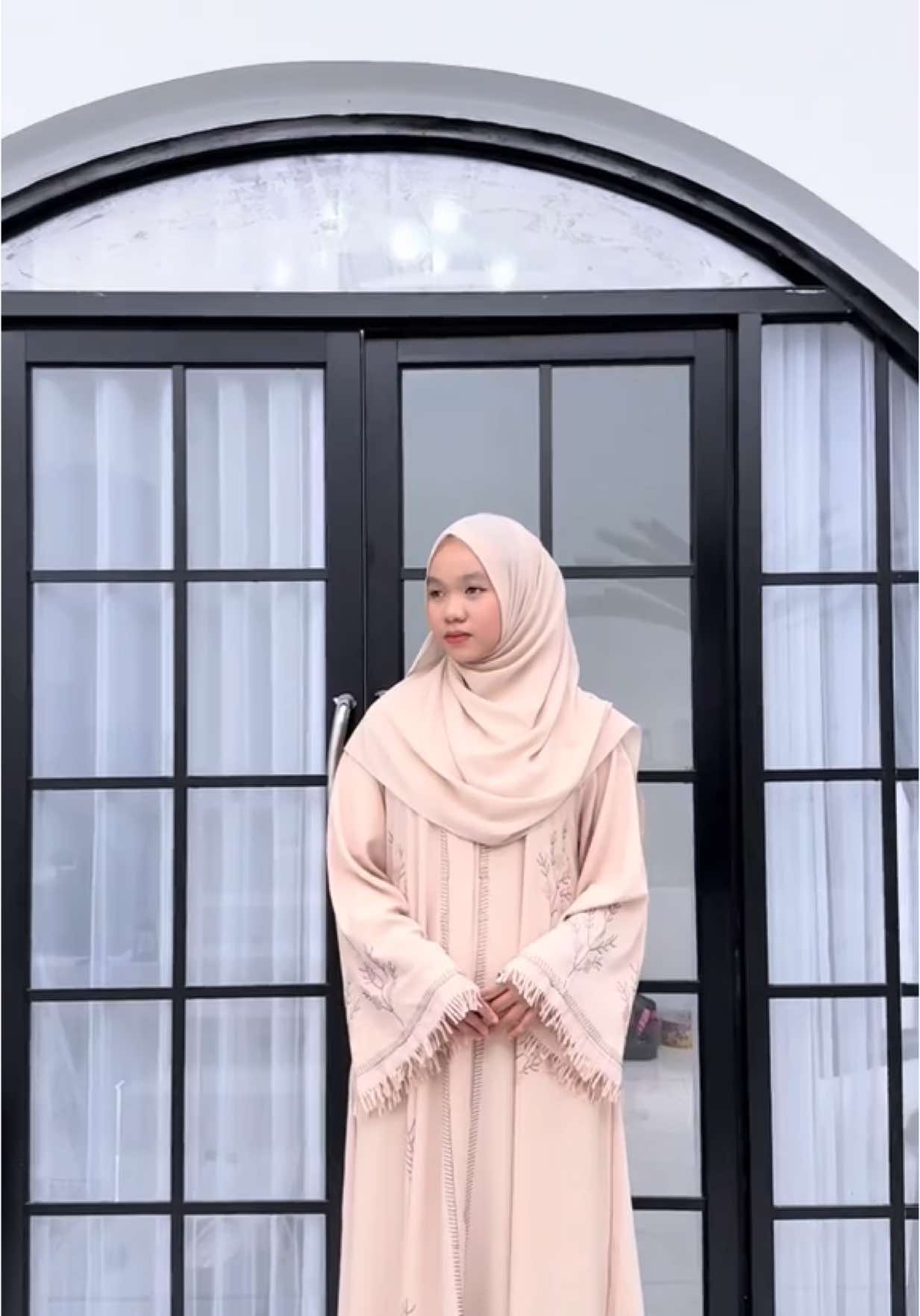Maasyaa allah 🫶🏻 Restok hari ini 3 sesi live , jam 08.00, jam 12.00, jam 19.00🥰🤏🏻  Smoga kaksya beruntung kebagian restok kali ini😁 #abayabysyakila #abayamesirlokal #abayastyle 