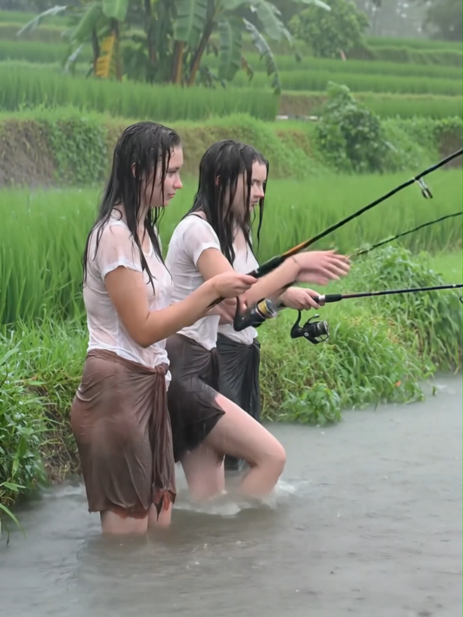Mancing di air yang jernih #hujan #rain #beautiful #beauty #viral #alamdesa #hujanderas