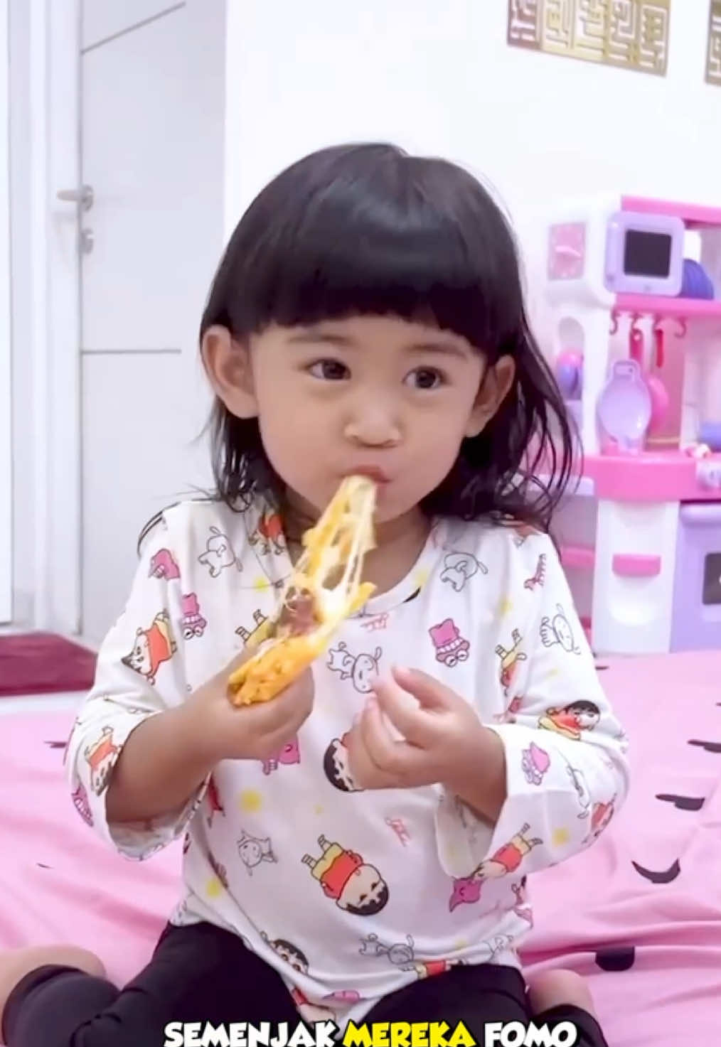 Alhamdulillah, ternyata yang selama ini yang Moana konsumsi bisa jadi solusi buat bunda-bunda lain juga buat permasalahan GTM anak 🥹 Ada info menarik yang aku baru tau kalau Vitabumin punya banyak penghargaan selain sertifikat halal dan BPOM. Pantas aja Moana cocok ya✨ Semoga yang aku sharing bisa bermanfaat untuk bunda-bunda yang lagi cari solusi terbaik untuk keluarga 💕 Ada yang udah pernah coba juga? Share dong pengalamannya! 🤗 #vitabuminajaa #Vitaminmoana 