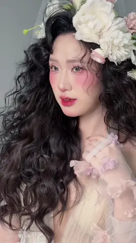 Concept cô dâu beaty chưa bao giờ hết hot🥰🥰😍#makeupartist #xuhuongg #nhanmakeupdautainha #nhanmakeupdau_bàsui_khachtiec #kyyeu #hanhlammakeup #ilovetiktok #ilovetiktok #xuhuong 