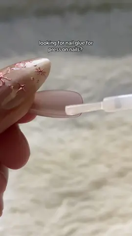 #nailglue #pressonnails #nailgluerecommendation #nailglueforfakenails #fyp 