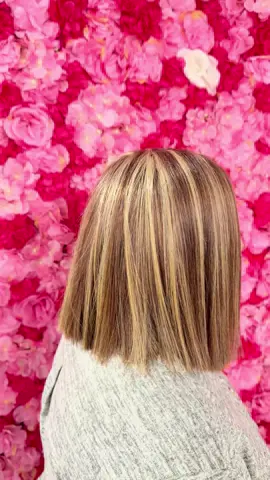 Lo clásico siempre será especial!  . . . #mechasuniversales #balayage #colorhairstyle #color #colorimeteria #estilistas 
