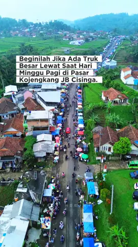 Kondisi Terkini JB Cisinga Hari Minggu Ini. Meskipun Jalanan Di penuhi pedagang dan orang-orang yang berbelanja, jalan tetap aktif seperti biasa. Beginilah jika ada truk besar masih bisa lewat meskipun agak terhambat.  #jb #jbcisinga #jbcisingatasikmalaya #tasik #tasikmalaya #tasikpride🔥 #tasikmalaya_jawabarat #kabupatentasik #rajapolah #sukahening #ciawi #ciawitasikmalaya #singaparna #singaparna_tasikmalaya #jawabarat 