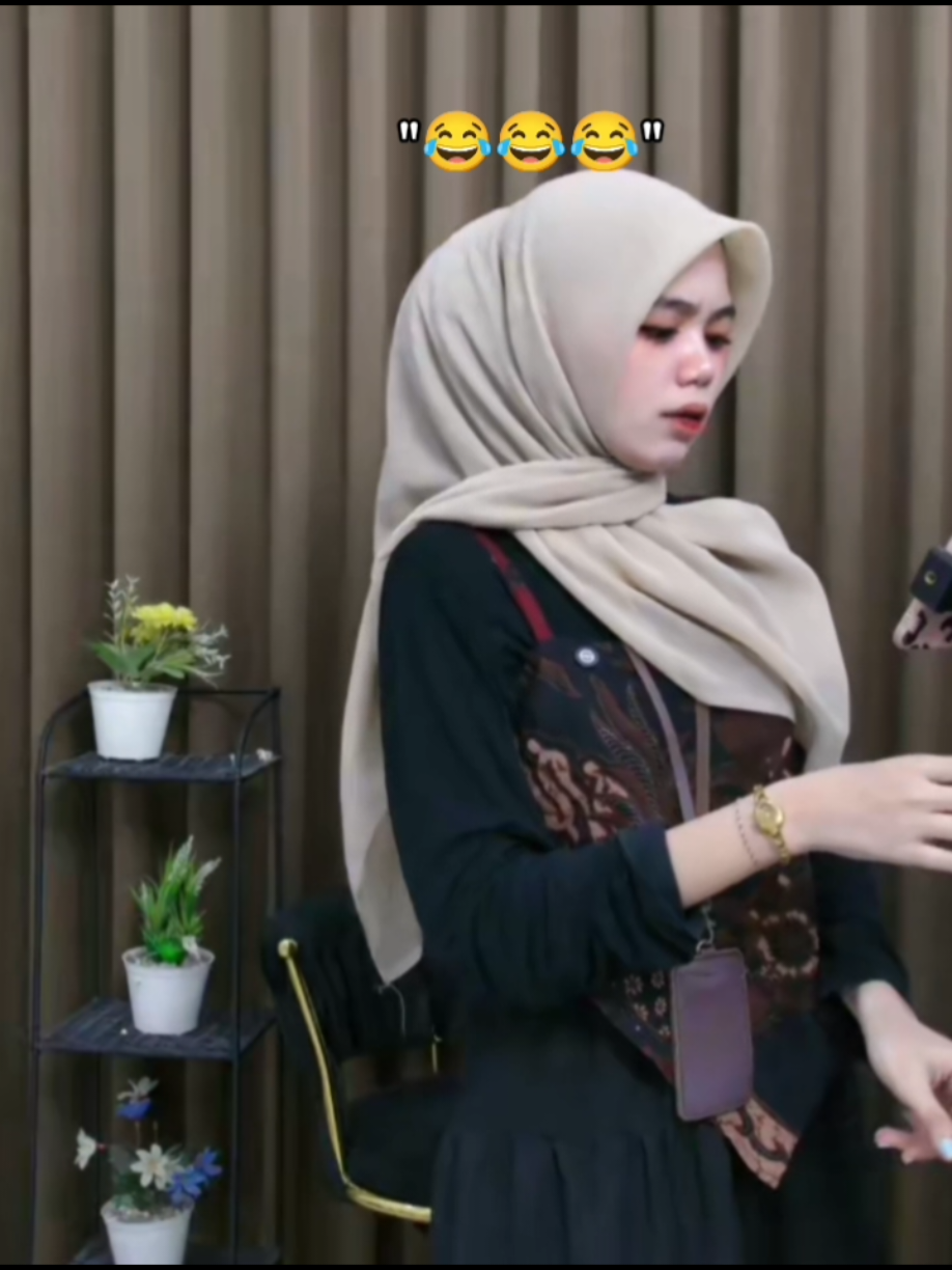 video terakhir Lag🤣🤣🤣@RohmahNaa @Alisa Batik Solo #rohmahna #RohmahNaa #alisabatiksolo #mbakbatik #fypage #jjk #fypシ゚ #fyp #fyppppppppppppppppppppppp #viral #jj #mbakmbakjawa #batiksolo #batik #jjtipis #video #videoviral 