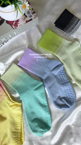 can't get over this cute anti slip running socks 😩🩷 #socks #runningsocks #sportsocksformen #antislipsocks #socksforwomen #socksformen #runningman #runner #foryou #fyp 