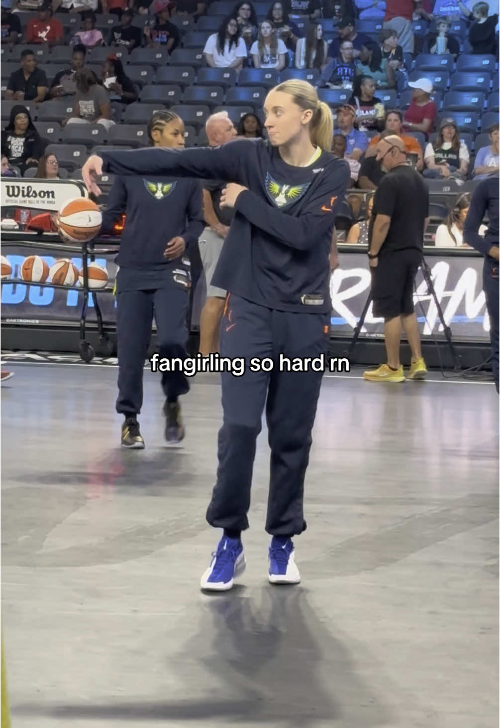 😋😋 @Paige Bueckers @Dallas Wings #paigebueckers #dallaswings #WNBA #uconn #basketball #pboogers #fyp #womensbasketball #paigebueckersedit #ucconwbb #wbb #gameday #ATL #atlanta #wnbadraft #atlantadream #azzifudd #foryoupage 