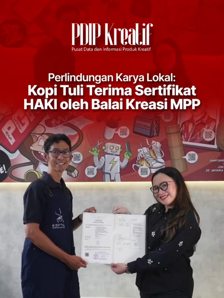 Balai Kreasi MPP serahkan sertifikat HAKI merek kepada pelaku usaha disabilitas, Kopi Tuli. Sebagai bagian dari pendampingan berkelanjutan, Balai Kreasi MPP menyerahkan sertifikat Hak Kekayaan Intelektual (HAKI) merek kepada pelaku usaha Kopi Tuli. Penyerahan ini menandai dukungan konkret terhadap penguatan legalitas dan keberlanjutan usaha teman-teman Tuli, sekaligus mendorong inklusivitas dalam ekonomi kreatif. #PDIPKreatif #PDIPerjuangan #DukungUMKMLokal