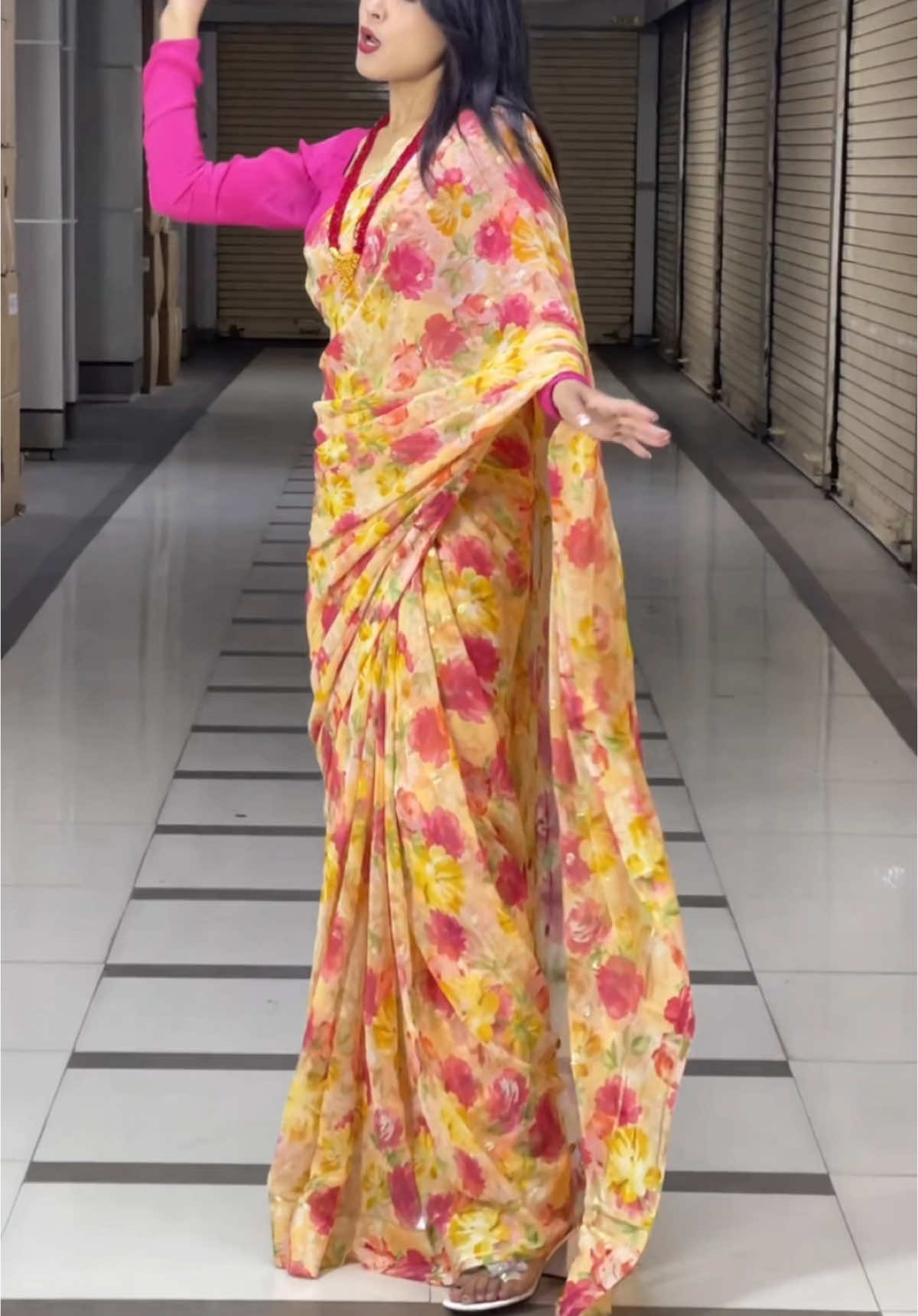 #2250 Only #Japnese chiffon #wholesale #karunaz collection #premium #karunaz collection #Chiffon sari #Floral sari #wholesale #Premium #Exclusive #karunaz team #Joda sari 