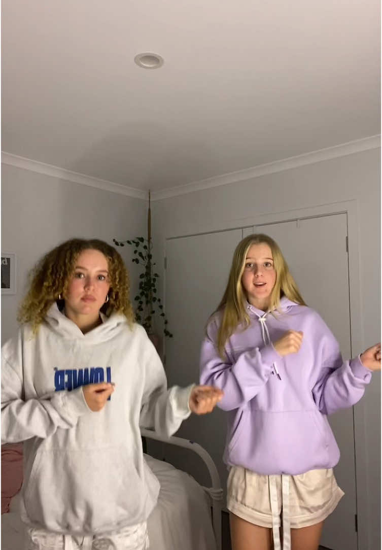 🙌🙌                                                                                                            #fyp #viral #dance #duo @𝐄𝐯𝐚 