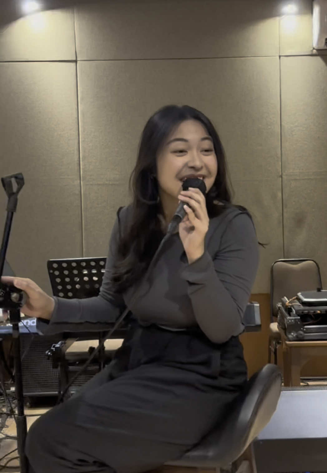 Dibalik mash-up Tega x Satu Bulan di konser teh Oca🥹 @Bernadya @itsrossa910 