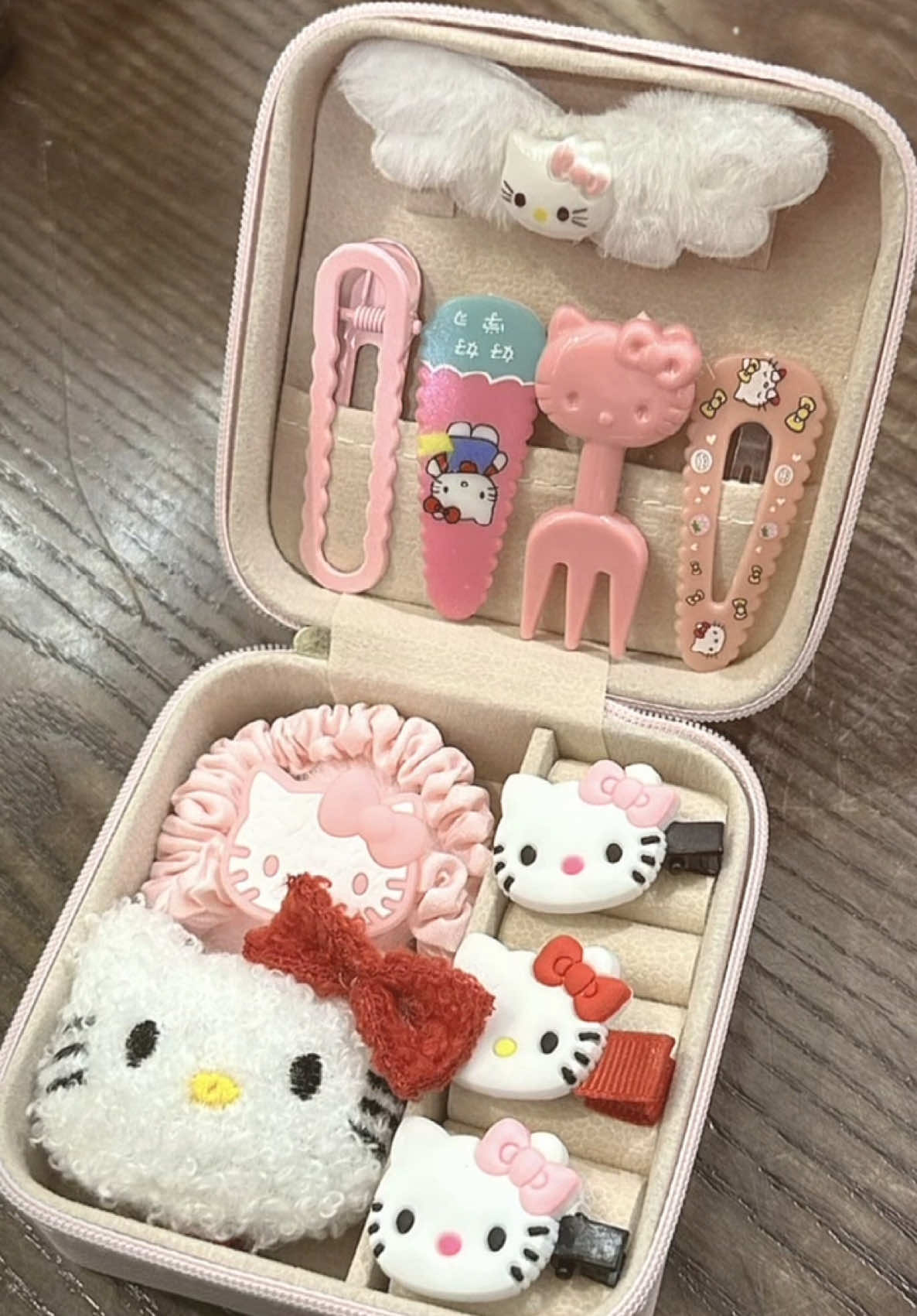 Đủ mê chưa các em bé👉👈 #keptoc #hellokitty #quatang 