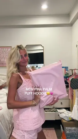 @PINK PALM PUFF i got a size large for reference 😇