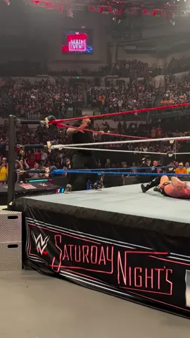 #BronsonReed regresa y aplasta a #cmpunk para auxiliar a #sethrollins y #bronnbreakker #WWE #luchalibre #saturdaynightmainevent