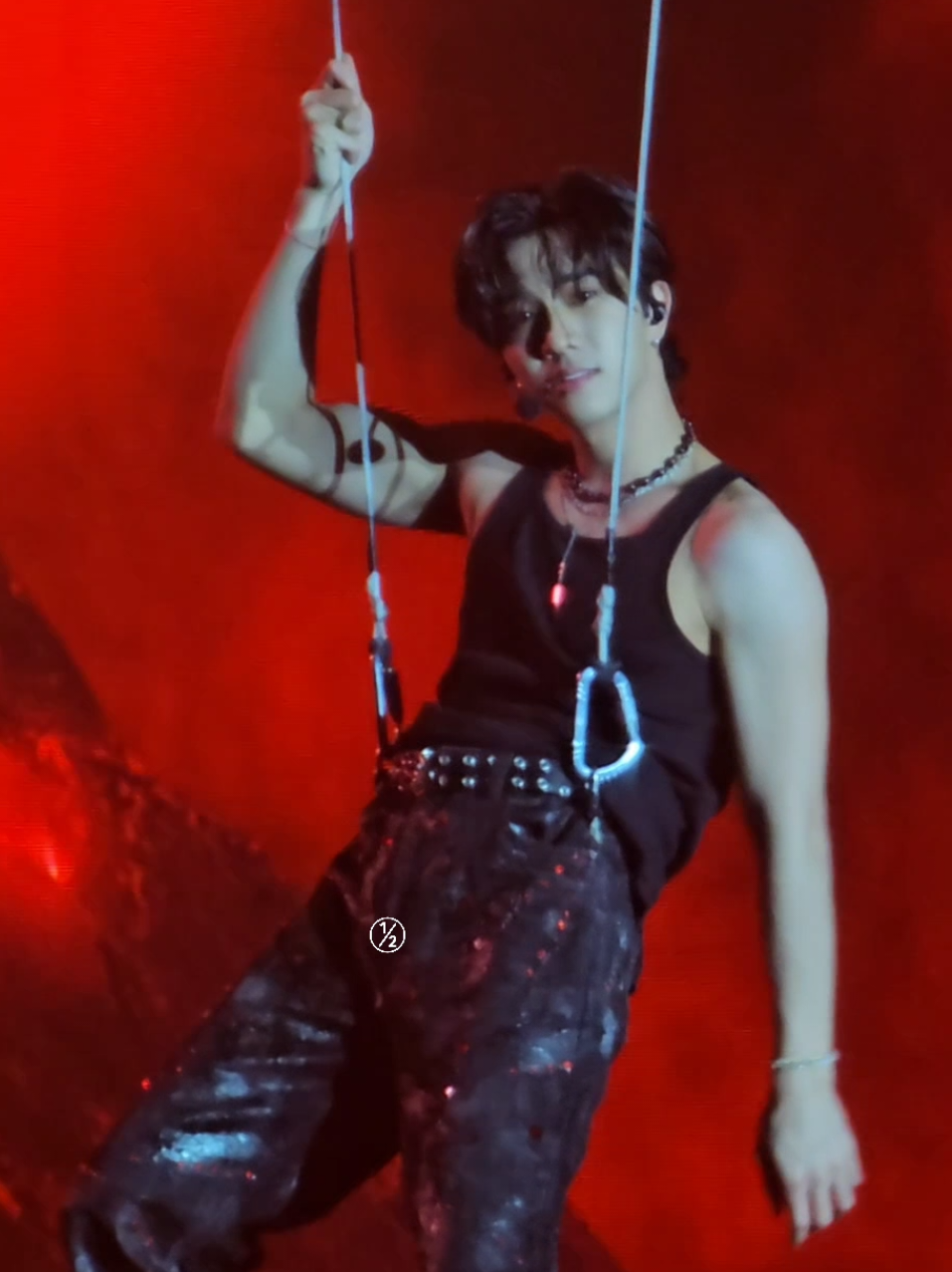 หล่อแบบลอยมาเลย หล่อแบบเท้าไม่ติดพื้น หล่อ!!! @PERTHPPE #เพิร์ธธนพนธ์ #PerthTanapon #KDPPE #LOLFanFest2025D1 #LOLFanFest2025 #fyp #ฟีดดดシ @° ½ @° ½ @° ½ 