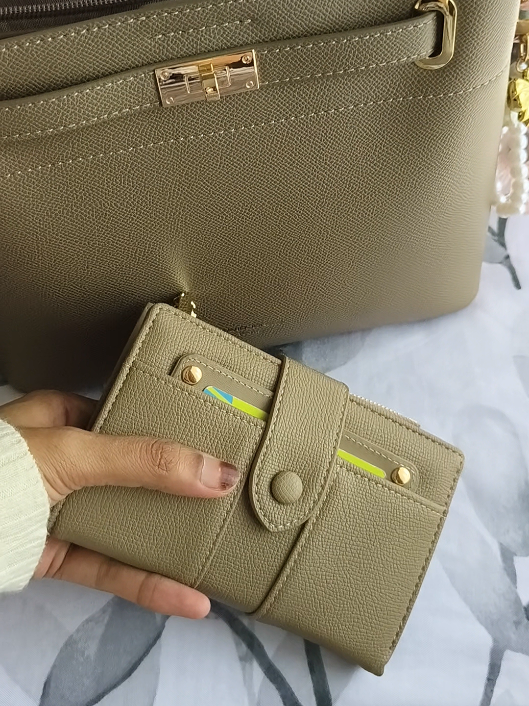 Cantik dan nampak mahal 🥰 harga murah je tau. yang penting nampak mahal . #wallet 