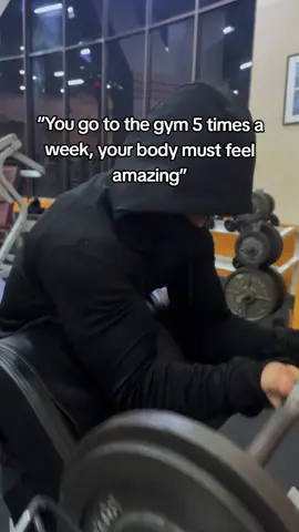 i can't be the only one 😭 #fyp #gym #biceps 