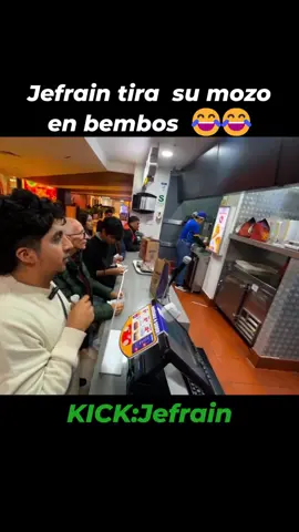 Jefrain tira su mozo en bembos 😂😂 @jefrainn  #kickPeru #elpatron #paratii #jefrain #kick #fyp #todos #perú #typ #viralllllll #sideral #show #viralvideos #partido #peru🇵🇪 #tt #clipskick #risa #pe #moz #mozo #bembos #risa #😂 #😂😂
