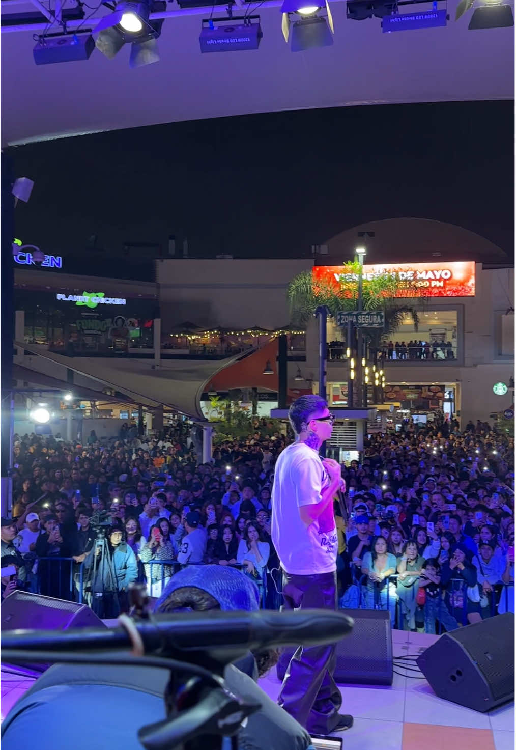 Cumpliendo lo que un día fue solo un sueño… es verlo y no creerlo pero el trabajo duro y el amor de la gente es más fuerte que cualquier piedra en el camino. Seguiré dejando el alma en cada cosa que haga, aunque me equivoque mil veces, mil veces lo vuelvo a intentar. #rafaellcocoa #astrallove #fyp #trapperuano #megaplaza #cononorte 