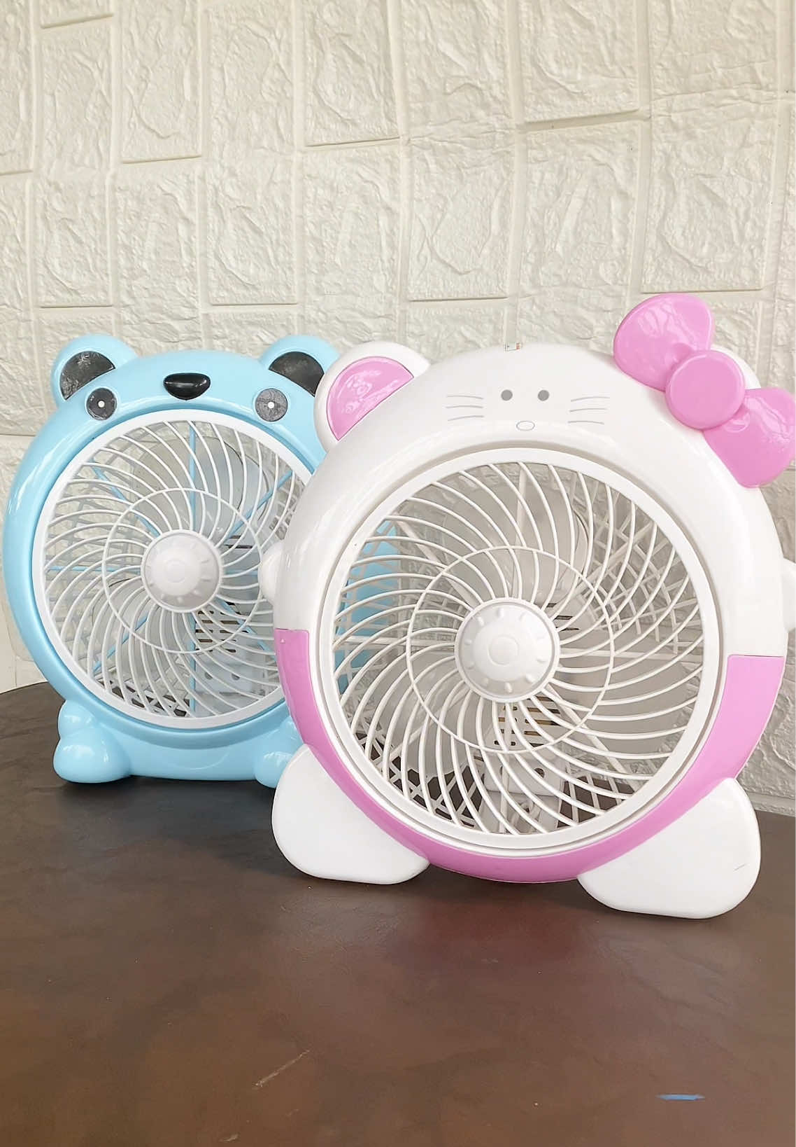Quạt mini để bàn hình thú ngộ nghĩnh cắm điện công suất 25w 2 cấp độ gió phù hợp cho gia đình và văn phòng.#quat #quatdeban #quatmuahe #quatmini #quatminideban #quathinhthu #quatgio #xuhuong #xuhuongtiktok #thinhhanh #thinhhanhtiktok #viralvideotiktok 