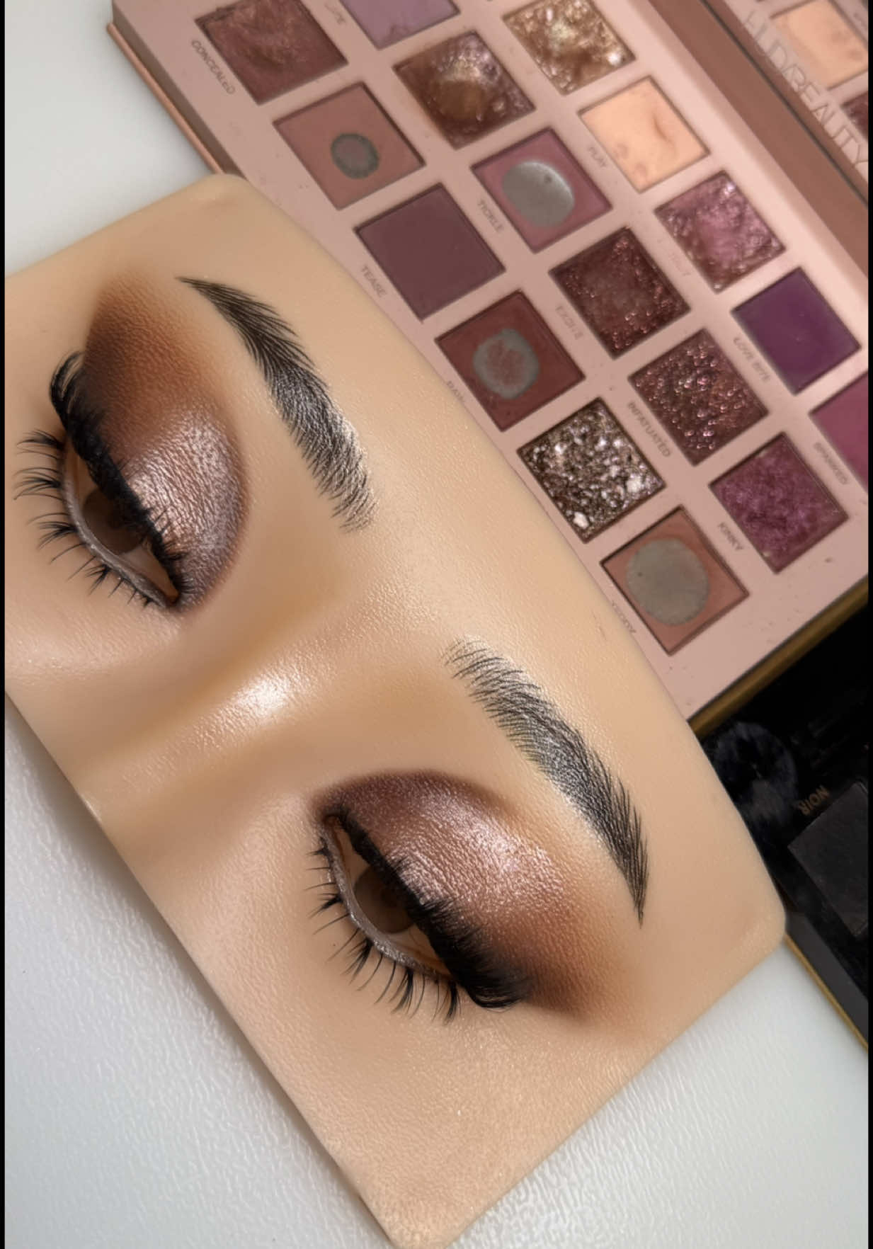 يلا بنات طبقووا وشاركوني شغلكم😍  #makeuptutorial #makeup #ميكب #beauty #trending #مكياج 