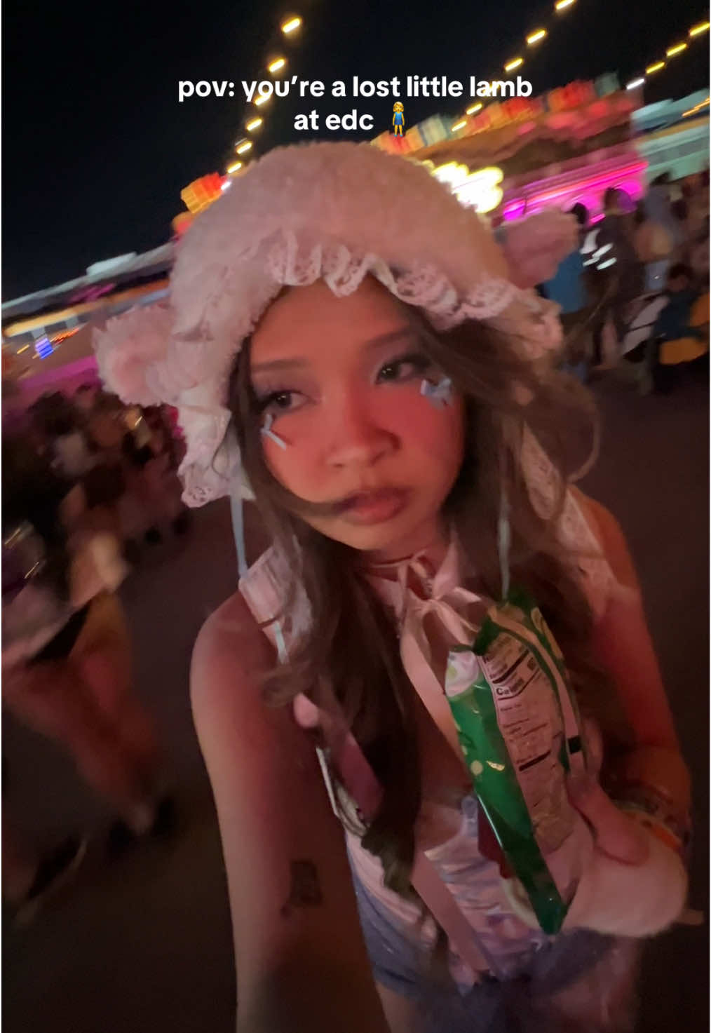 it was j me and my snacks against the world on day 2 😭 lost my group for like 45 minutes 🥀 #edc#edclasvegas#edclv#edc2025#prettyravegirl#ravetok#edmtiktok 
