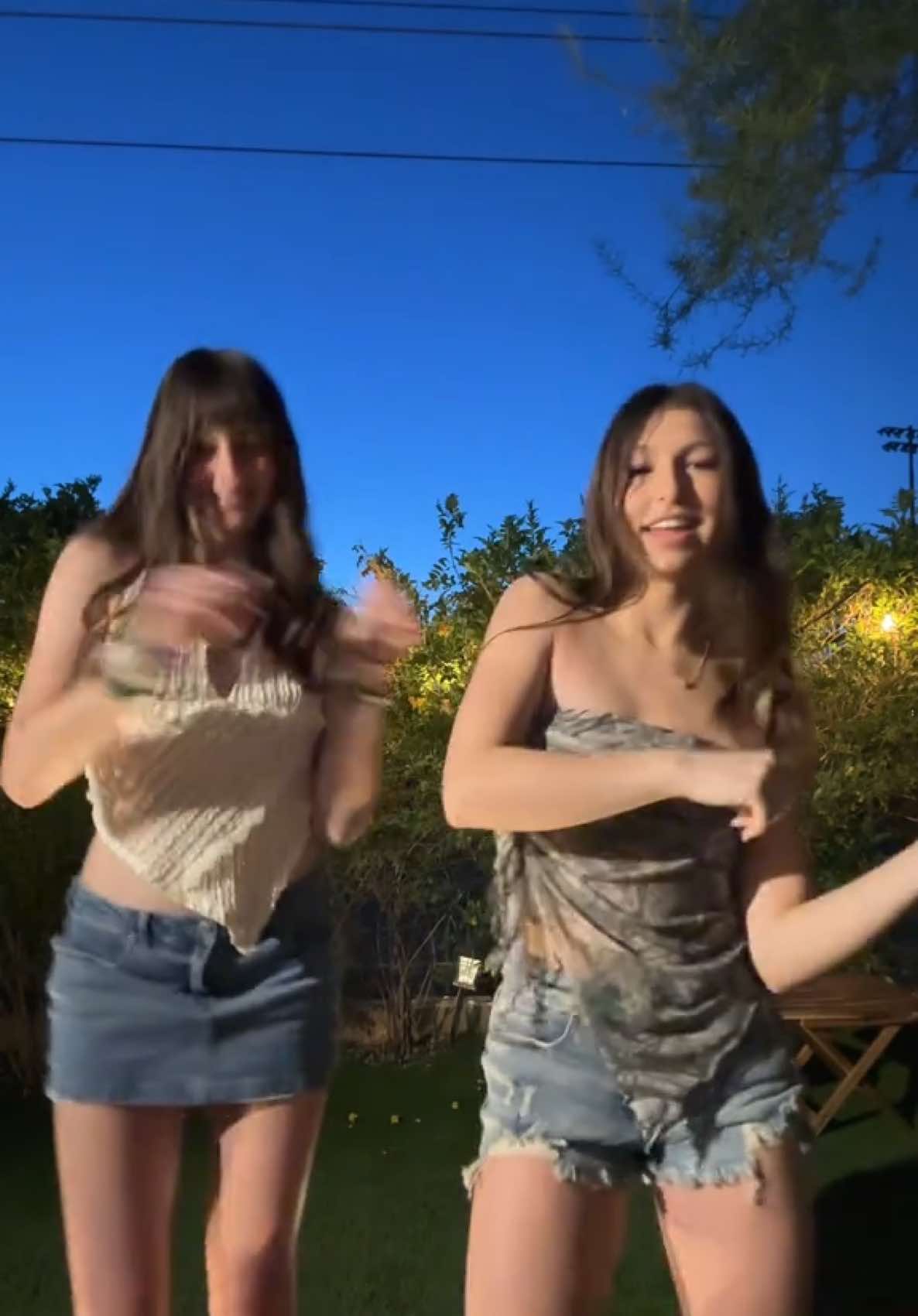 yikes🤠@emme #dancetrend #foryou #fypシ゚viral #tiktok #fyp 