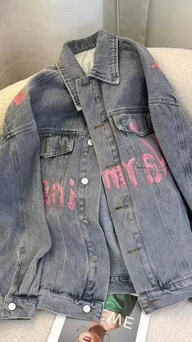 25OCLOCK - Lettering Print Graffiti Denim Jacket #outfitideas #OOTD #belilokal #wibgajian #cuantanpabatas #promo #flashsale #promoguncang66 #rekomendasi #jacket #denim #viral #trending #xyzabc #foryou #fyp 