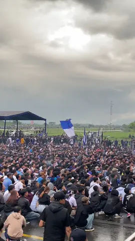 TIDAK HANYA BANDUNG SAJA YANG MEMBIRU,THIS lS TASIK💙 #tasikmalaya #persibjuara🤲💙🐯 #backtoback #tasik #lanudwiriadinata_tsm 