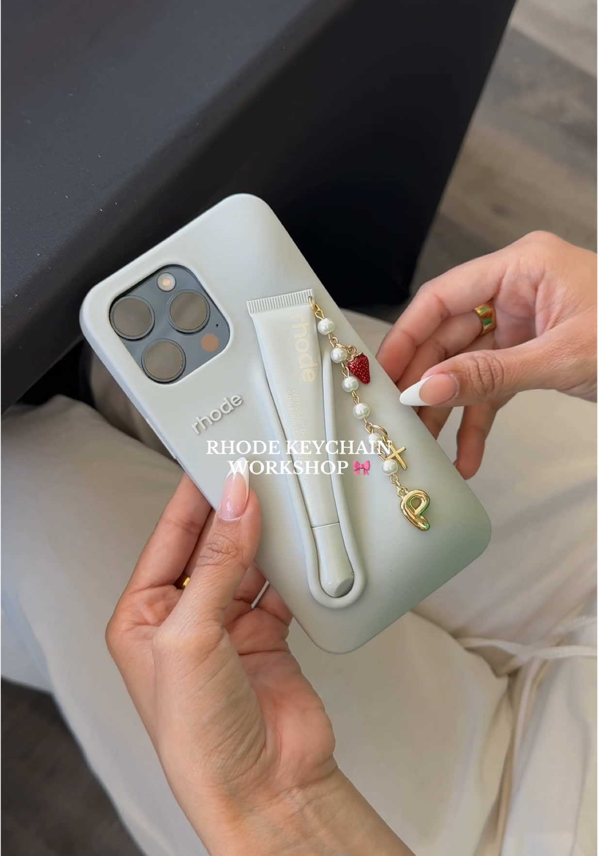 @rhode skin lippie keychain workshop 🎀 #rhode #rhodeskin #rhodeskincare #keychain #rhodeliptreatment #lipglosskeychain #lippie #keychainworkshop 