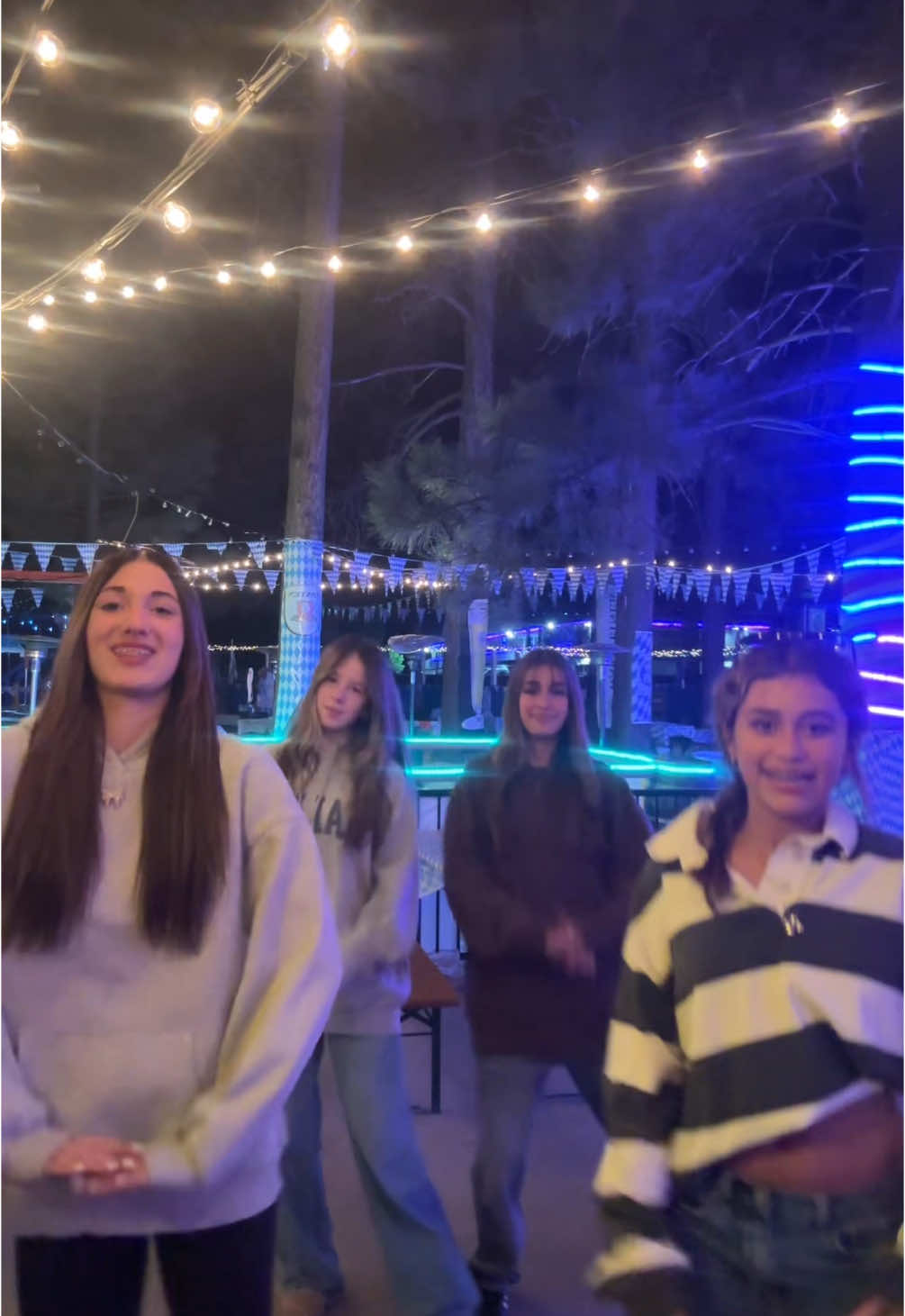 i fear we ate @ari.serious..rn @𝓯𝓪𝓻𝓻𝓪𝓱❧ @ayla.neav #fyp #fy #dance #blowup