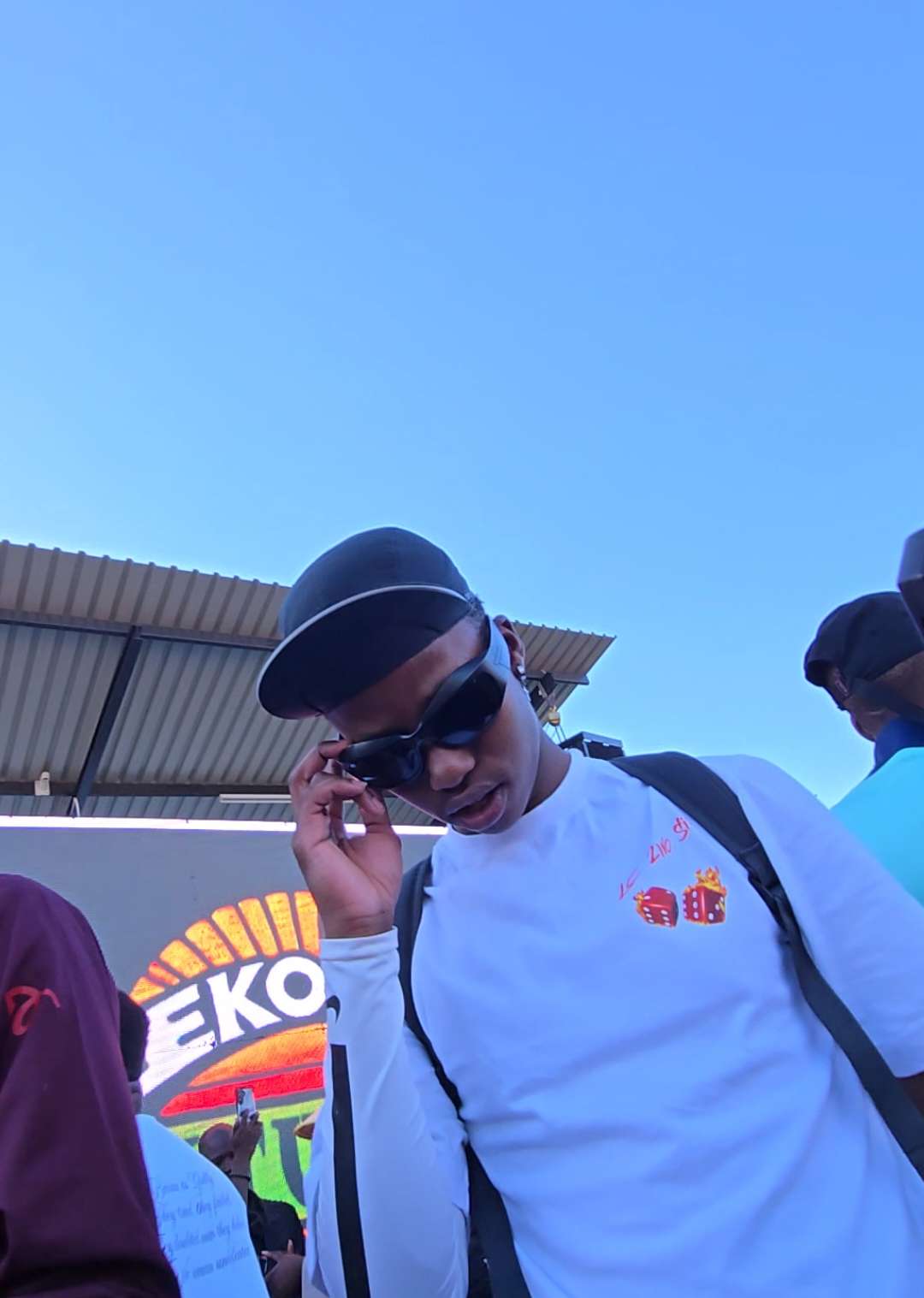 my Flip got me the most attention 🫣😭🤣🤣♥️#lekompo_balcony_mix_6 #zondiwe_m lekompo balcony mix @Le TwoSıx @Samsung @Samsung South Africa  #samsungzflip6 