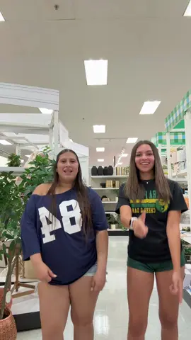 Me and my twin!! Dance vids are back😛@angelina🙇🏽‍♀️ #twin #dancingqueens #fyp 