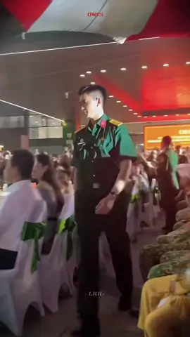 Tưng bước chân không vội vã - một thần thái đỉnh cao #xuhuong #lehoanghiep 