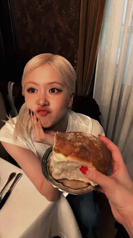 Rose si paling aestetickkkk 🥰#CapCut #fyp #tiktokviral #roses_are_rosie #rose #roseblackpink #aesthetic 