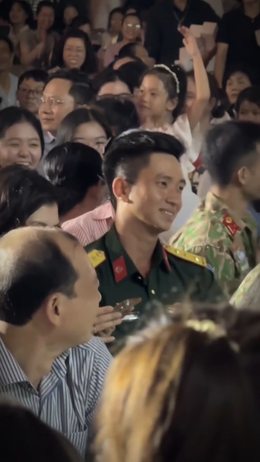 Hình ảnh thấp nhưng nụ cười ảnh chất lượng cao 🥰  cre: f//b #lehoanghiep #Lehoanghiepa80 #bodoicuho❤️ 