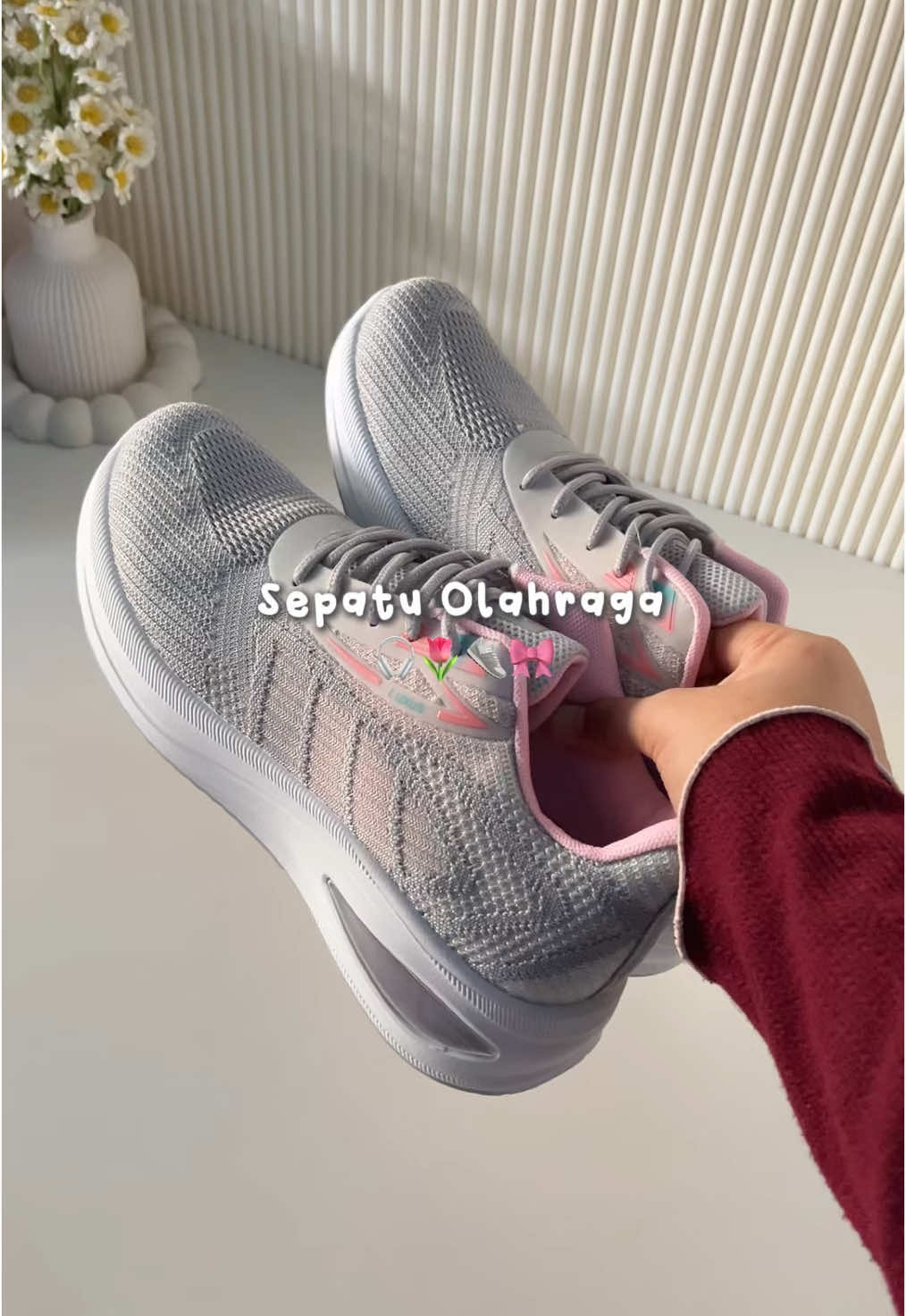 Di pake nya super ringan bgt cocok buat running💗 #sepatuolahraga #sepaturunning #sepatuluxus #sepatuwanita #sepatumurah #sepatuolahragawanita #sepatulokal #fyp #sepatucasual 