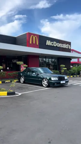 cuma motuba aduduuhhh #mercedes #mercedesbenz #w124  #boxer #fitment #motuba #motubaindonesia #stance #car #cars #old 