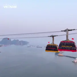 Trải nghiệm cáp treo nữ hoàng ngắm Vịnh Hạ Long😍#dulichhalong #dulichquangninh #dulichvietnam #bandocheckinvn #CapCut #thinhhanh #amazingvietnam @attran.vn @Như quỳnh💃 