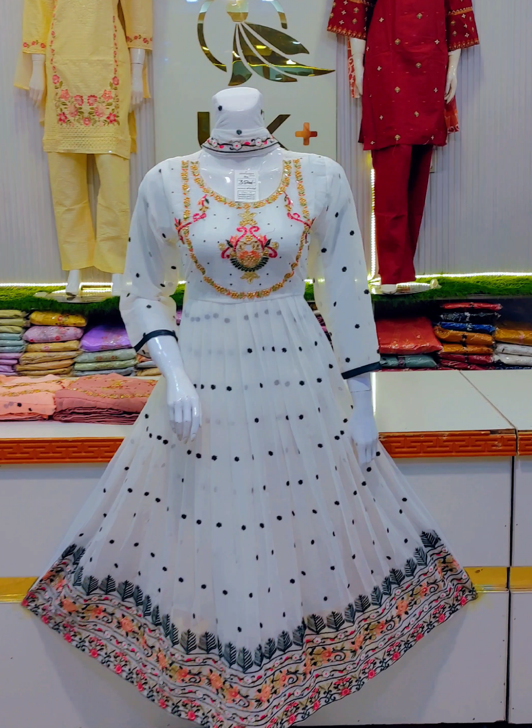Most demanding article chiffon stylish frock 3PC price 3500/ 🥰👈 @🥰UKFashion00🥰  👈👈👈👈👈