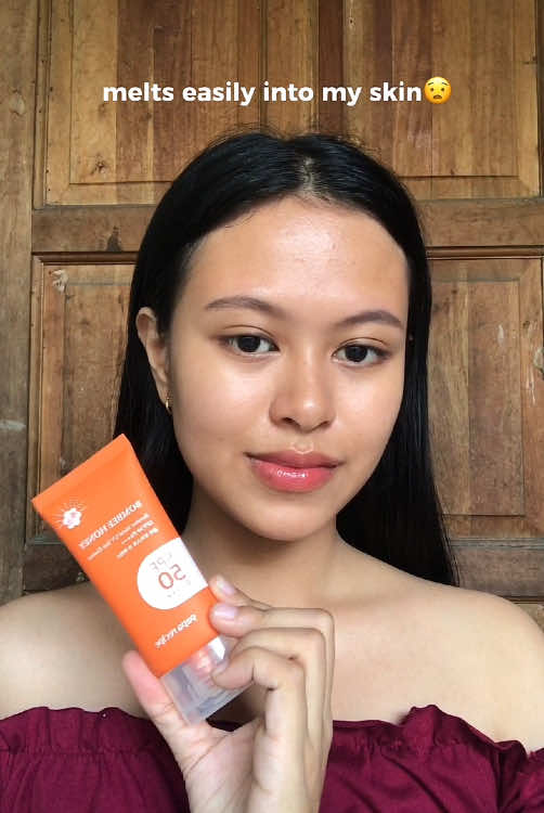 Papa recipe Sunscreen Review🌟 Loving the Papa Recipe Bombee Moist Sun Essence Sunscreen! 💕 It's lightweight, non-greasy, and has amazing ingredients like honey and royal jelly. 🤩 Plus, it offers great SPF50+ PA++++ protection without leaving a white cast. Perfect for everyday use! 🌿💖  @Papa Recipe Global @paparecipe_official_  #paparecipe #paparecipeglobal #koreansunscreen #sunscreen #koreanskincare #kbeauty #foru 