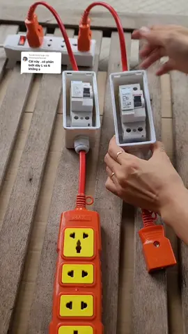 Trả lời @khuongwaterman  Ổ cắm điện chống rò chống giật Maxkaro. Đấu sẵn trực tiếp CB chống rò.  #thietbidien  #aptomatchonggiat  #moonmax  #ocamchonggiat  #diendandung 