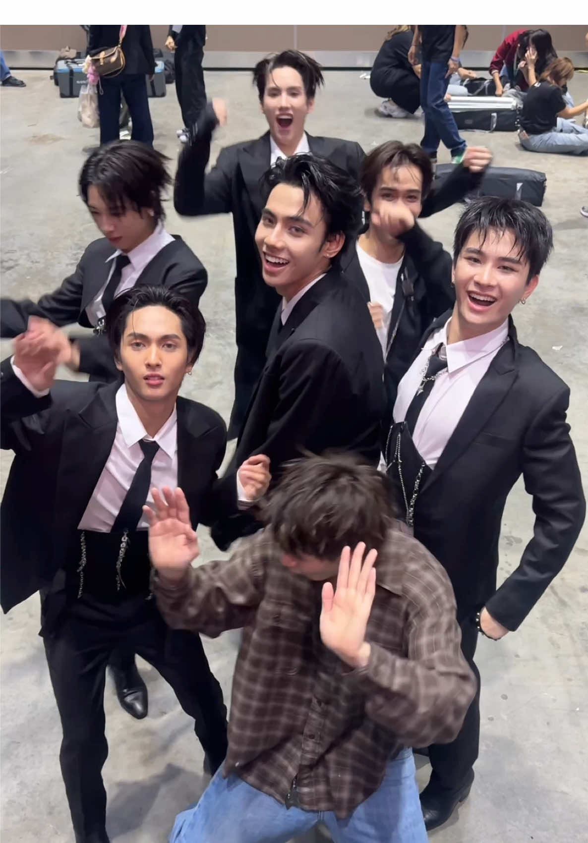 🙋🏻‍♂️📷💥 #JackieJackrin #ThirdLapat #COPPERdechawat #NEXnattakit #PHUTATCHAI #PEEMWASU #THAIchayanon #BUSbecauseofyouishine